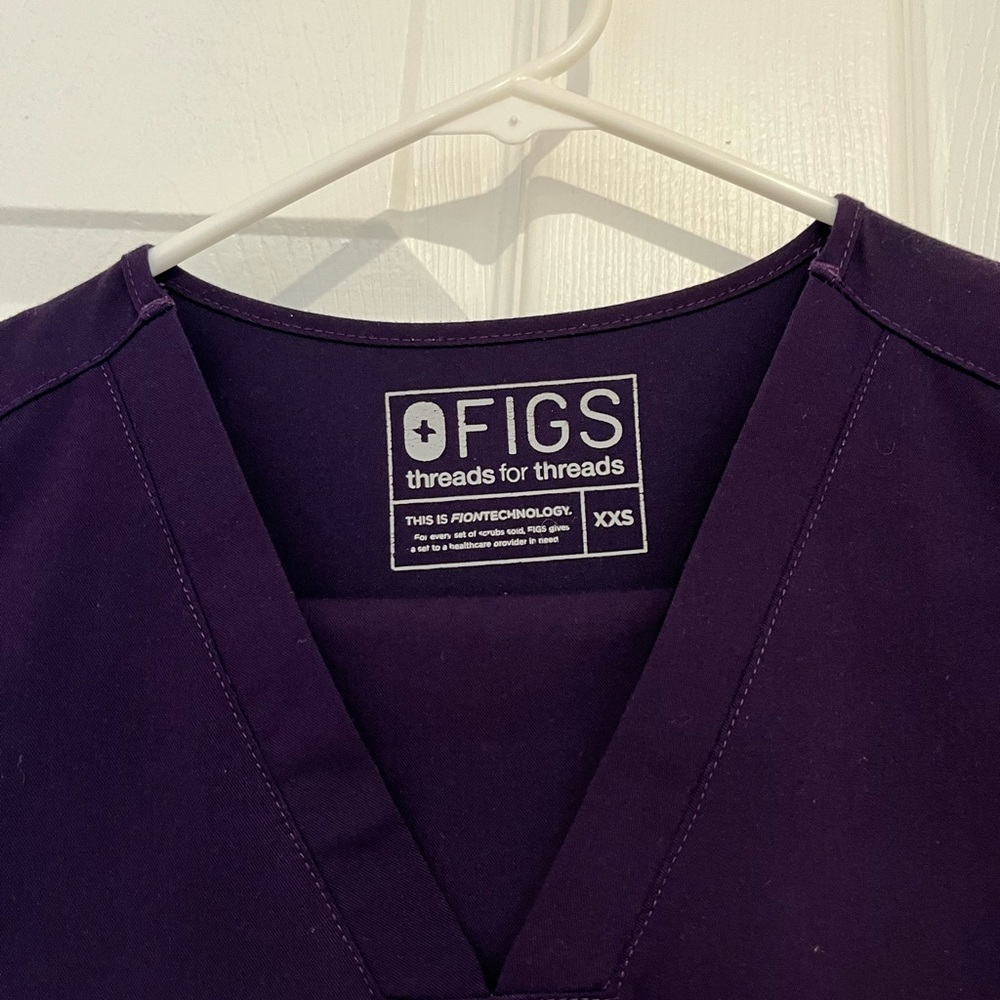 Figs scrub set, purple. XXS top, XS bottoms. In great like new condition.